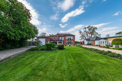 24 acres of Country Estate for sale in Long Bennington