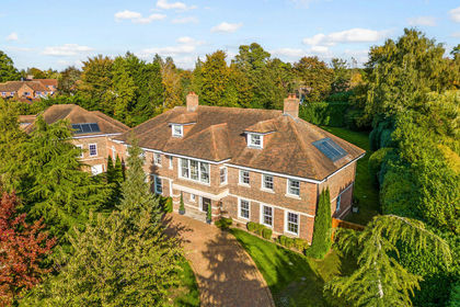 1 acre of Land for sale in Harpenden Town