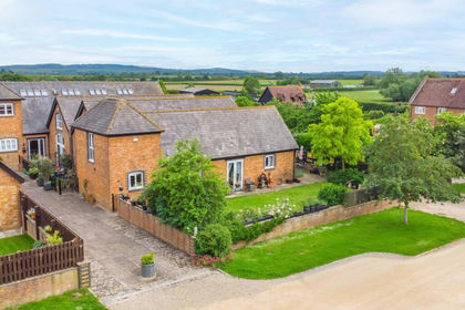 Barn Conversion for sale in Mentmore