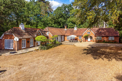 6 acres of House with Land for sale in Windlesham