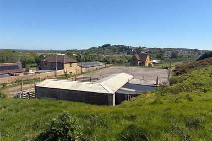 4.5 acres of Equestrian property for sale in Ilminster
