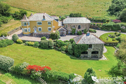 11 acres of House with Land for sale in Dartmouth