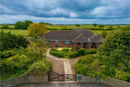 9.5 acres of House with Land for sale in Holmpton