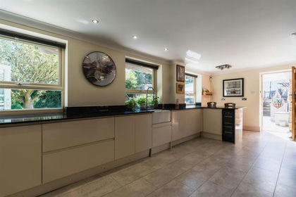 1.6 acres of House with Land for sale in Thorpe Salvin