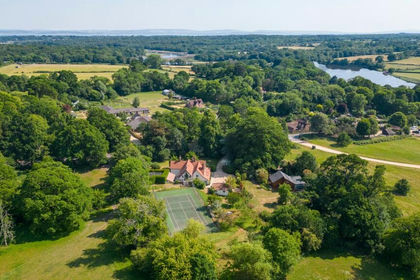 1.5 acres of House with Land for sale in Beaulieu