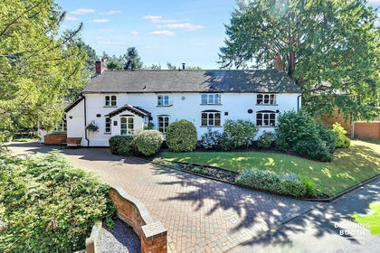 2.5 acres of Land for sale in Longdon