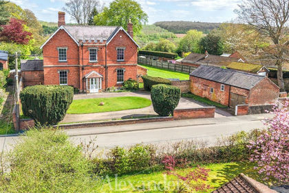 2 acres of Country Home for sale in Bagworth & Thornton