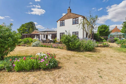 1 acre of House with Land for sale in Ravensthorpe