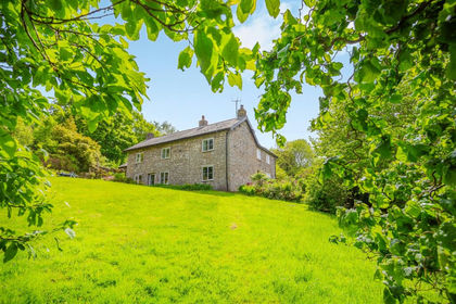 5.4 acres of Cottage for sale in Llanfoist Fawr