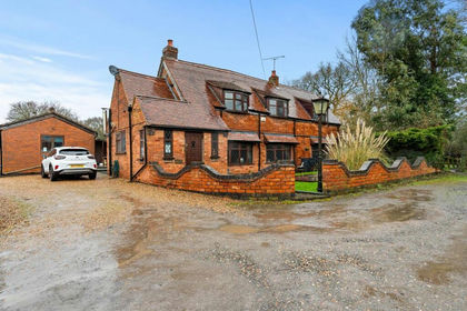8 acres of House with Land for sale in Allesley