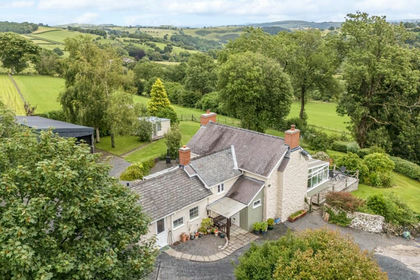 13 acres of Smallholding for sale in Llanfair Caereinion