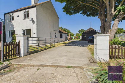 1 acre of House with Land for sale in Theddlethorpe All Saints