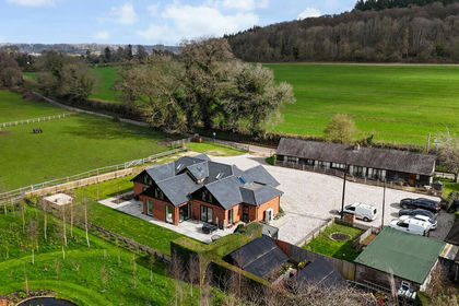 Land for sale in Sulham