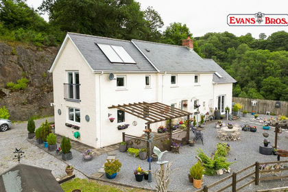7.6 acres of Smallholding for sale in Carmarthen