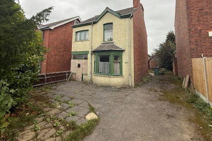Abandoned House for auction in Smalley