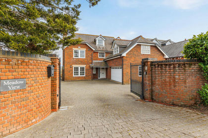 3.9 acres of House with Land for sale in Newport and Carisbrooke