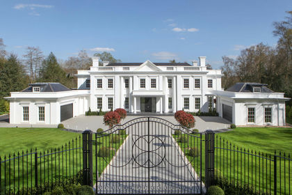 1.6 acres of House with Land for sale in Runnymede and Weybridge