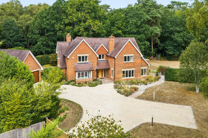 1.2 acres of House with Land for sale in Finchampstead