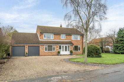 1.5 acres of House with Land for sale in Seaton Ross