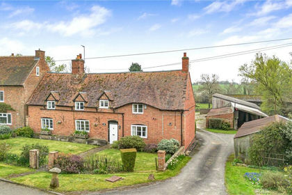 1.6 acres of Farmhouse for sale in Leamington Hastings