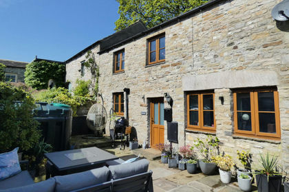 Barn Conversion for sale in Carperby-cum-Thoresby