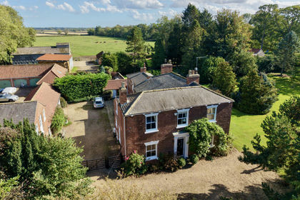 1.5 acres of House with Land for sale in Sigglesthorne