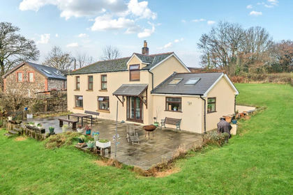 7.8 acres of Agricultural Land for sale in Llwydcoed