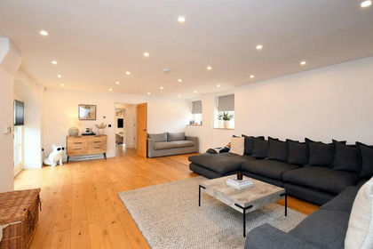 Land for sale in Hanbury