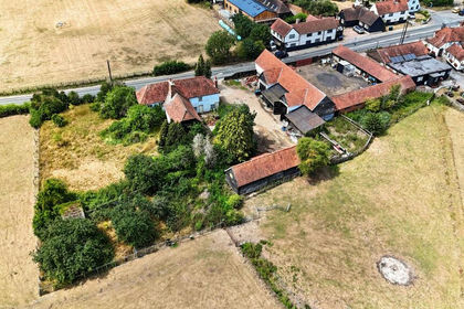 9.5 acres of House with Land for sale in Fyfield