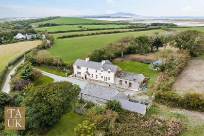 1.5 acres of Farmhouse for sale in Valley