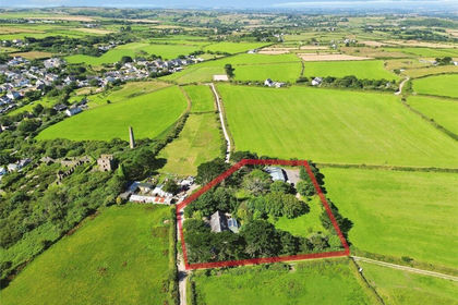 1.5 acres of House with Land for sale in Carn Brea