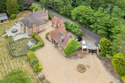 4 acres of House with Land for sale in Chobham