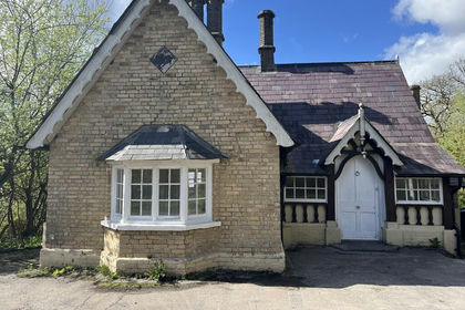 4.5 acres of House with Land for sale in Llanfihangel Aberbythych