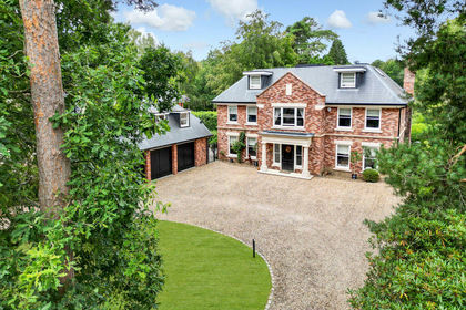 1 acre of House with Land for sale in Winkfield