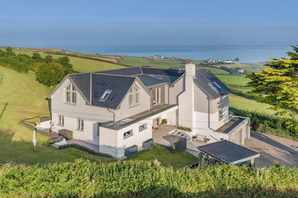 4 acres of House with Land for sale in South Huish