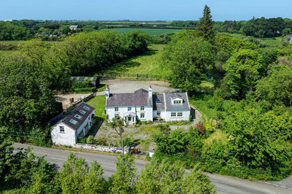 4 acres of Farmhouse for sale in