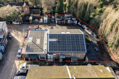 Warehouse for sale in Batchworth