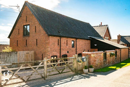 Barn Conversion for sale in Kinnersley