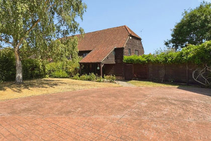 Barn Conversion for sale in Woodley