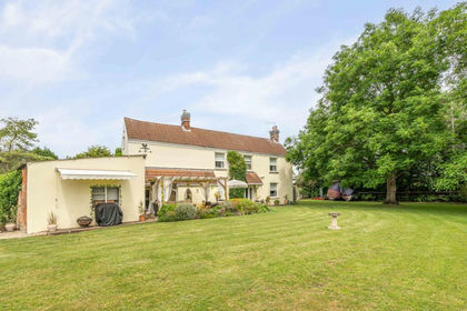 2 acres of Farmhouse for sale in Sandhurst