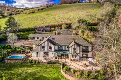1.5 acres of House with Land for sale in Streatley