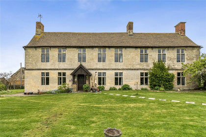 3.8 acres of Farmhouse for sale in Coaley
