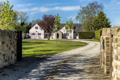 1 acre of House with Land for sale in Cumnor