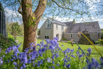 8.7 acres of Farmhouse for sale in Llangynin
