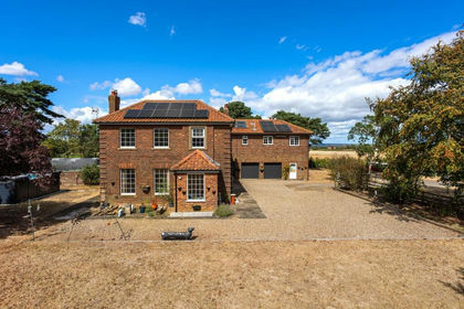 3.4 acres of House with Land for sale in Sherburn