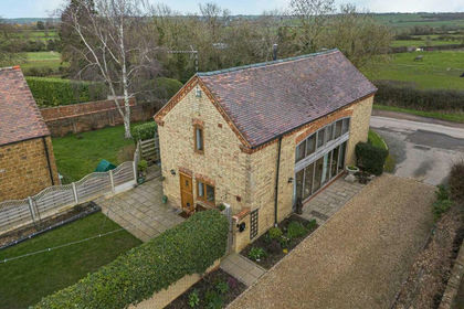 Land for sale in Wolfhampcote