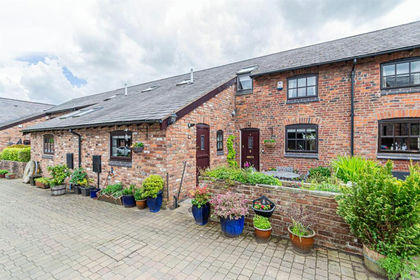 Barn Conversion for sale in Stretton