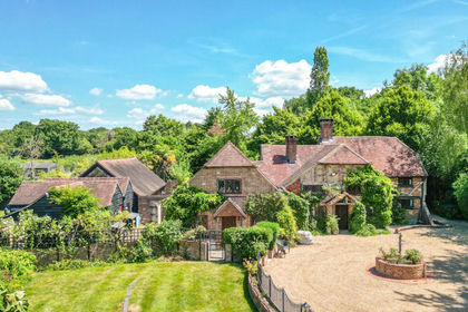 1.6 acres of Farmhouse for sale in Kirdford