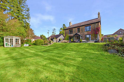 15 acres of Farmhouse for sale in Llanddewi Velfrey