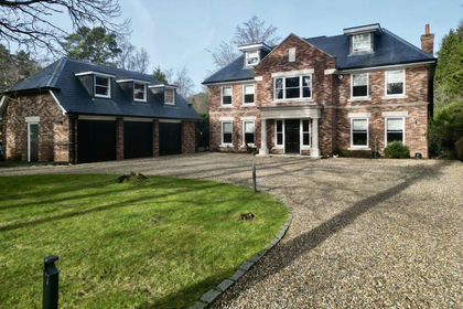 1 acre of House with Land for sale in Winkfield